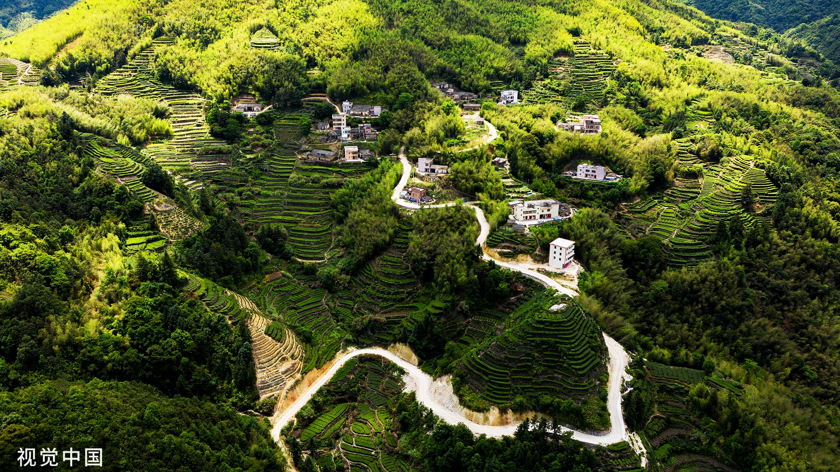 广东梅州山路梯田